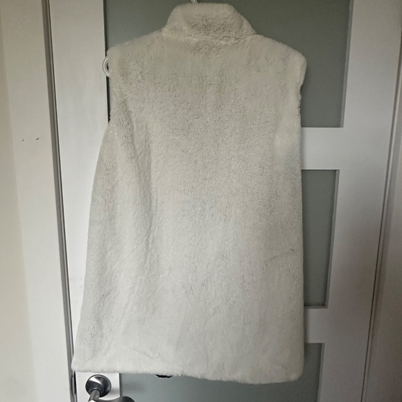 Faux fur vest - Picture 2 of 5